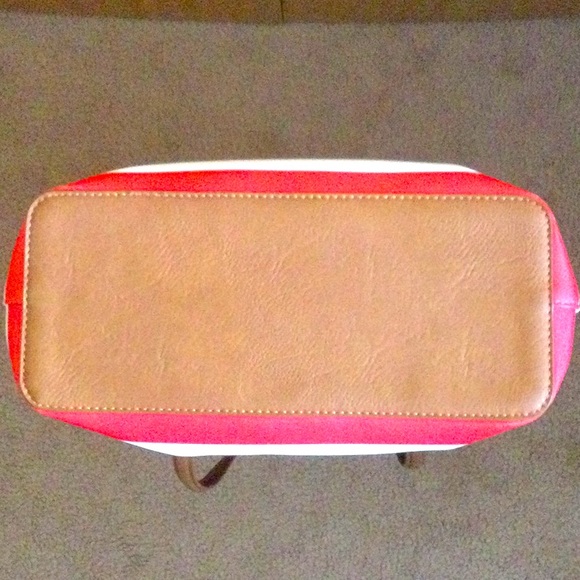 Red/White striped tote with tan faux leather trim - Picture 4 of 7